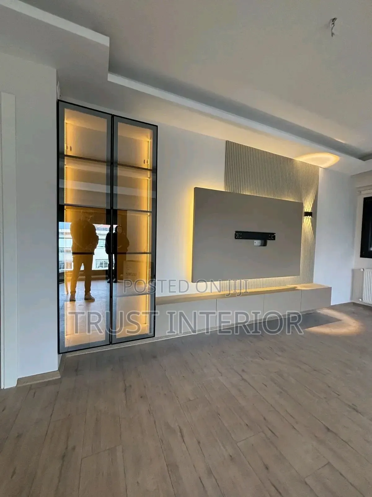 TV Unit Fitters 790