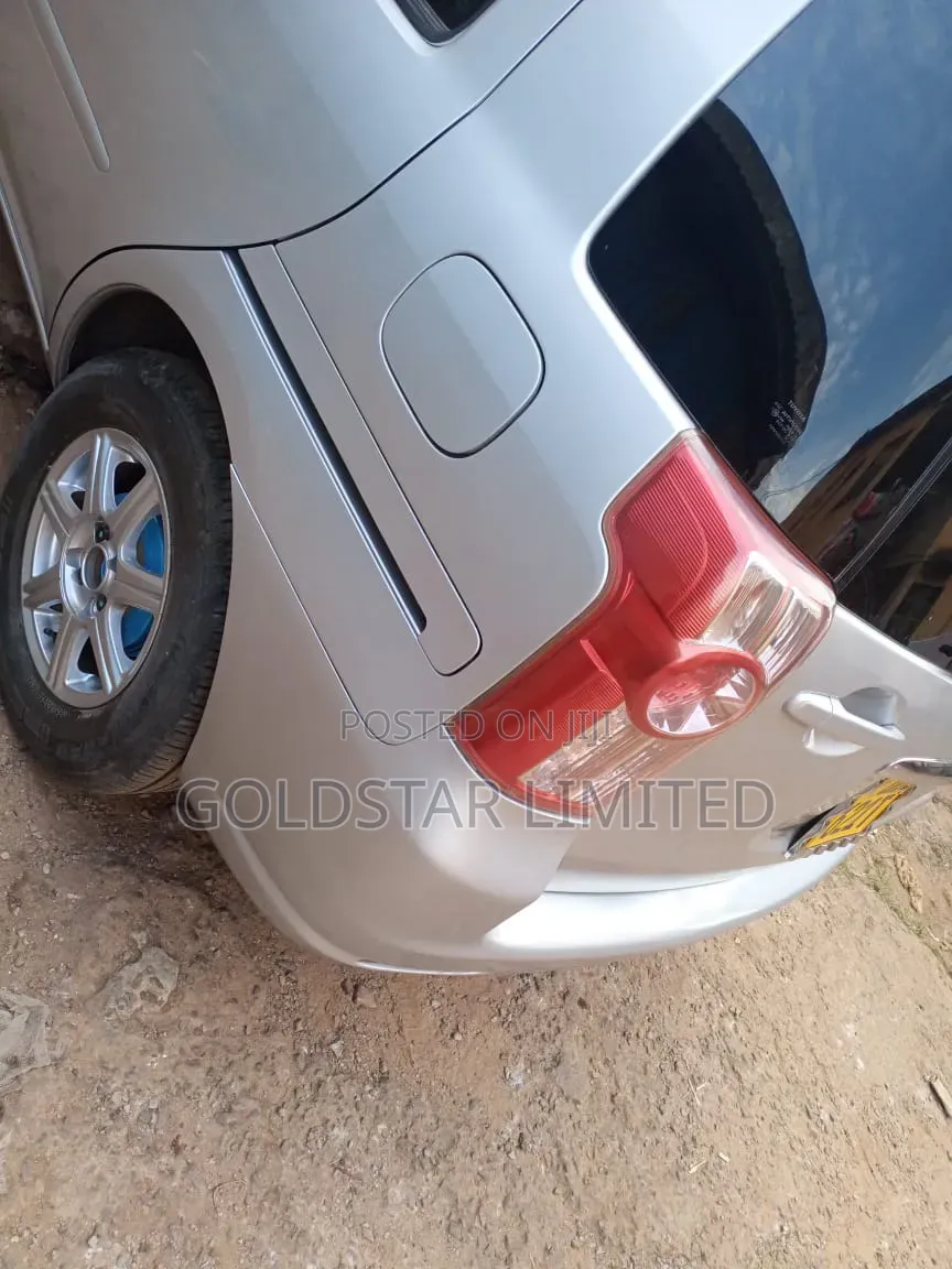 Toyota Raum 2008 Silver