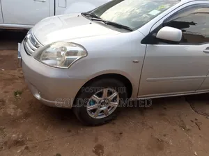 Toyota Raum 2008 Silver