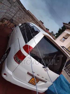 Toyota Noah 2.0 AWD (8 Seater) 2002 White