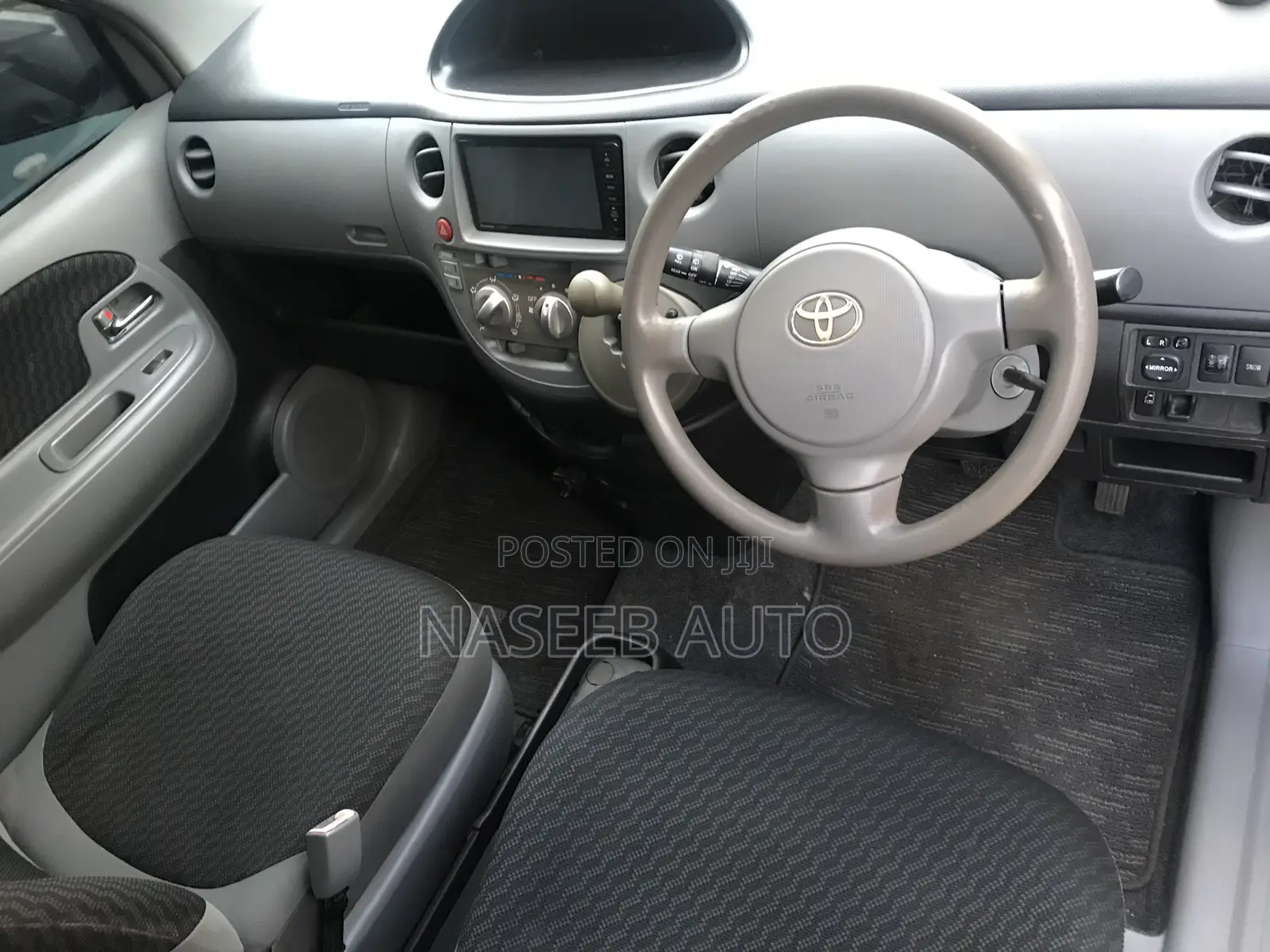 Toyota Sienta 2008 Silver