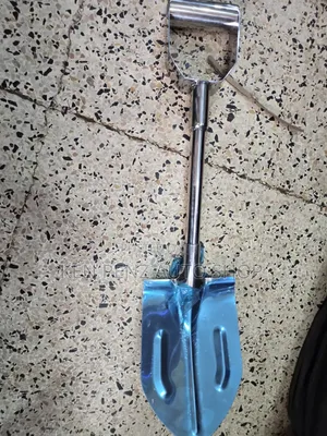 Emergency Car Shovel / Mini Spade Mounted Onto Car Spare Tyres