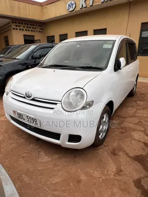 Toyota Sienta 2010 White