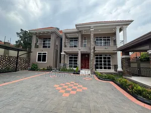 6bdrm Duplex in Lubowa, Central Division for sale