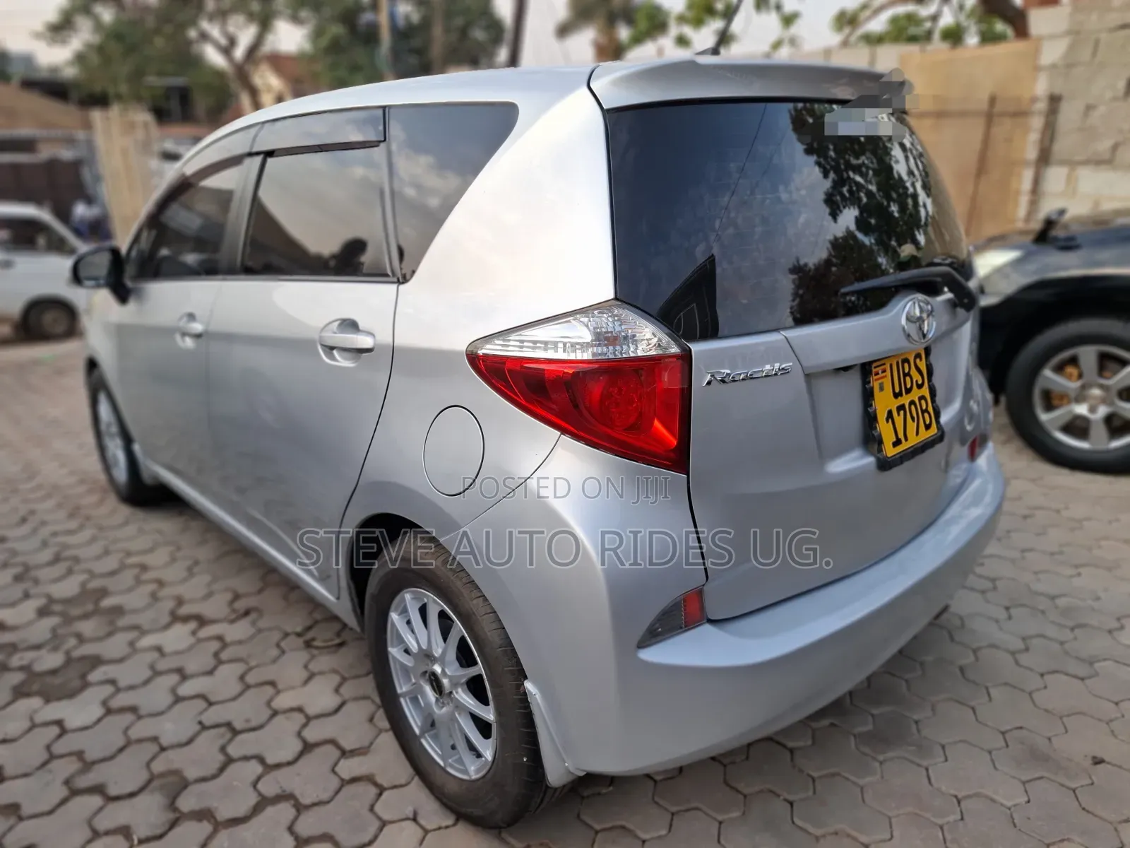 Toyota Ractis 2012 Silver