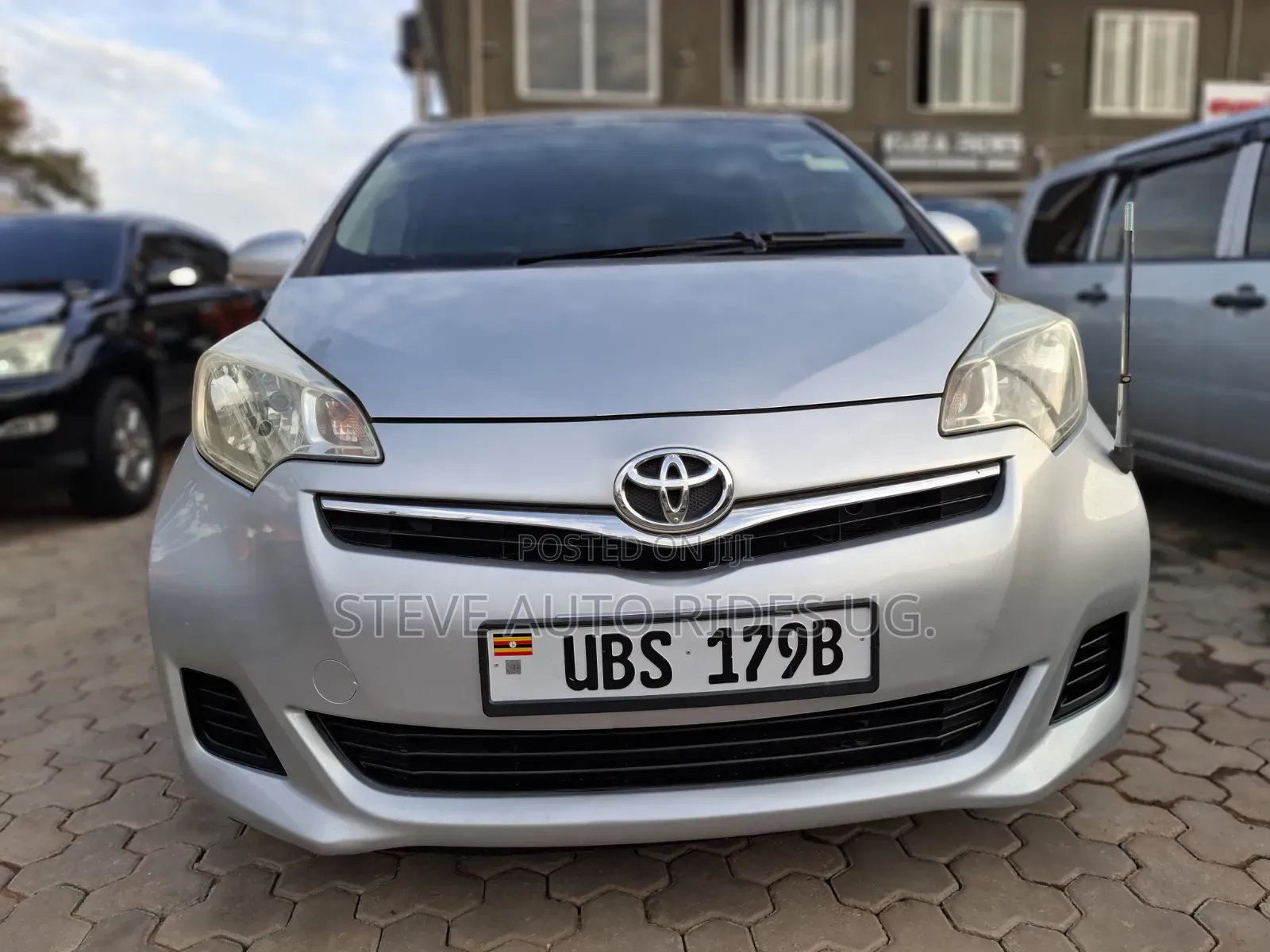 Toyota Ractis 2012 Silver