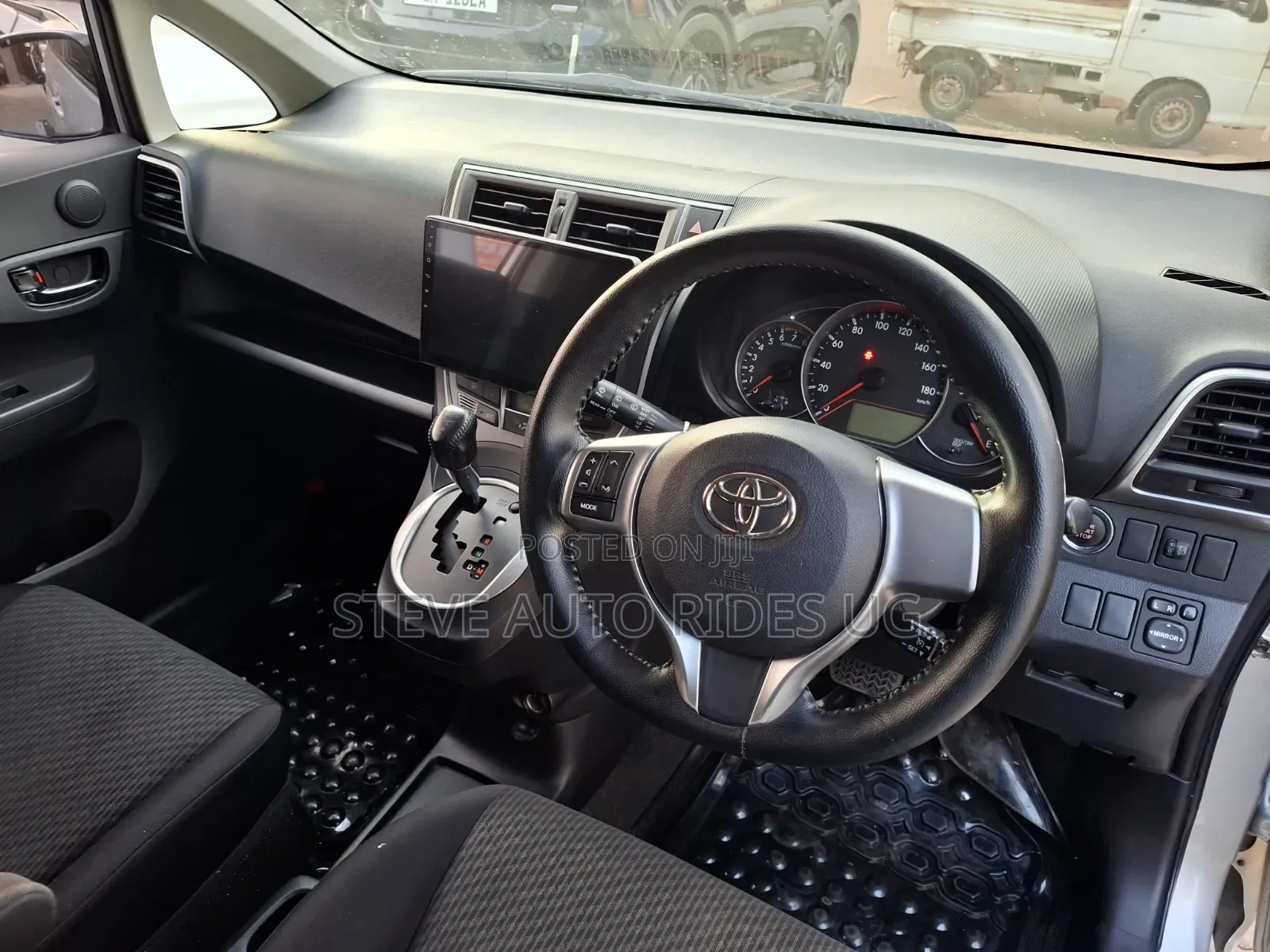 Toyota Ractis 2012 Silver