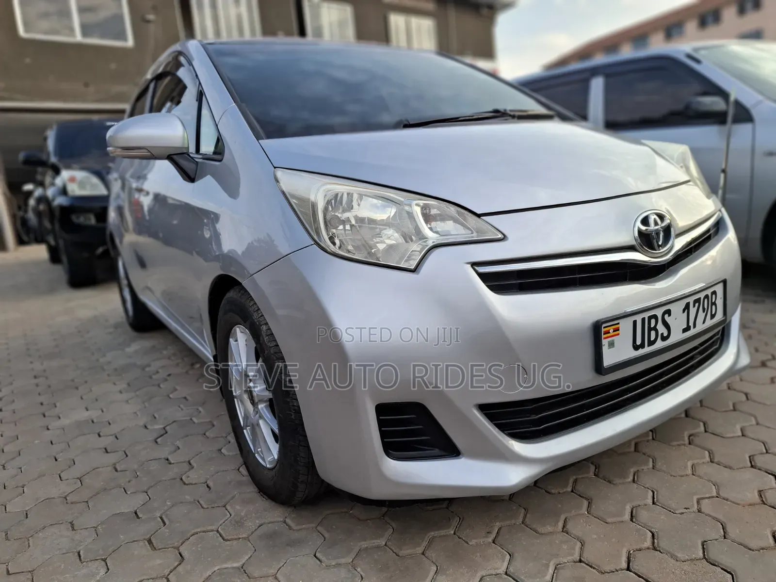Toyota Ractis 2012 Silver