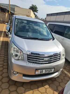Toyota Noah 2011 Silver