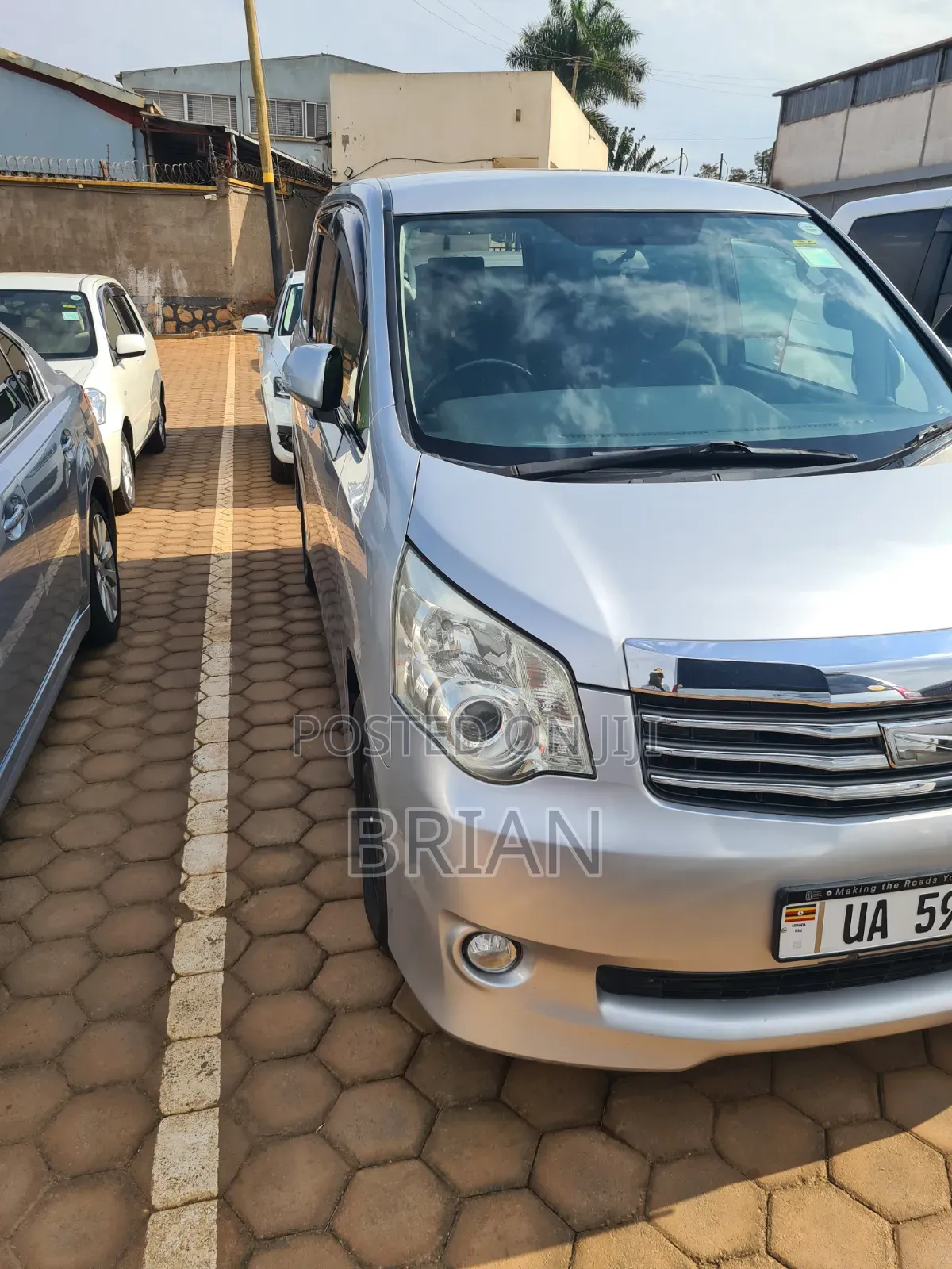 Toyota Noah 2011 Silver