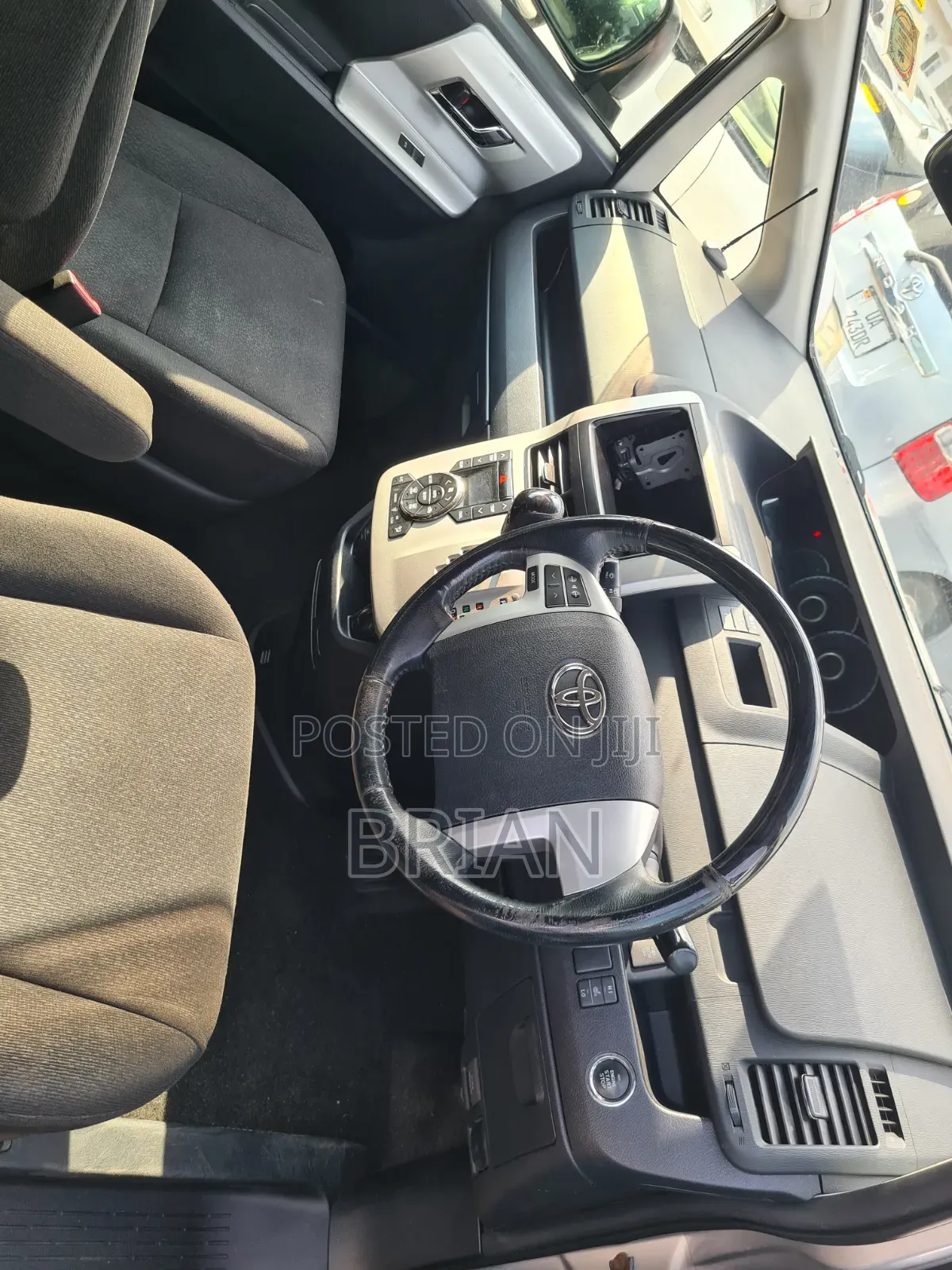 Toyota Noah 2011 Silver