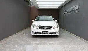 Toyota Crown 2012 White