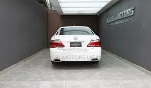Toyota Crown 2012 White