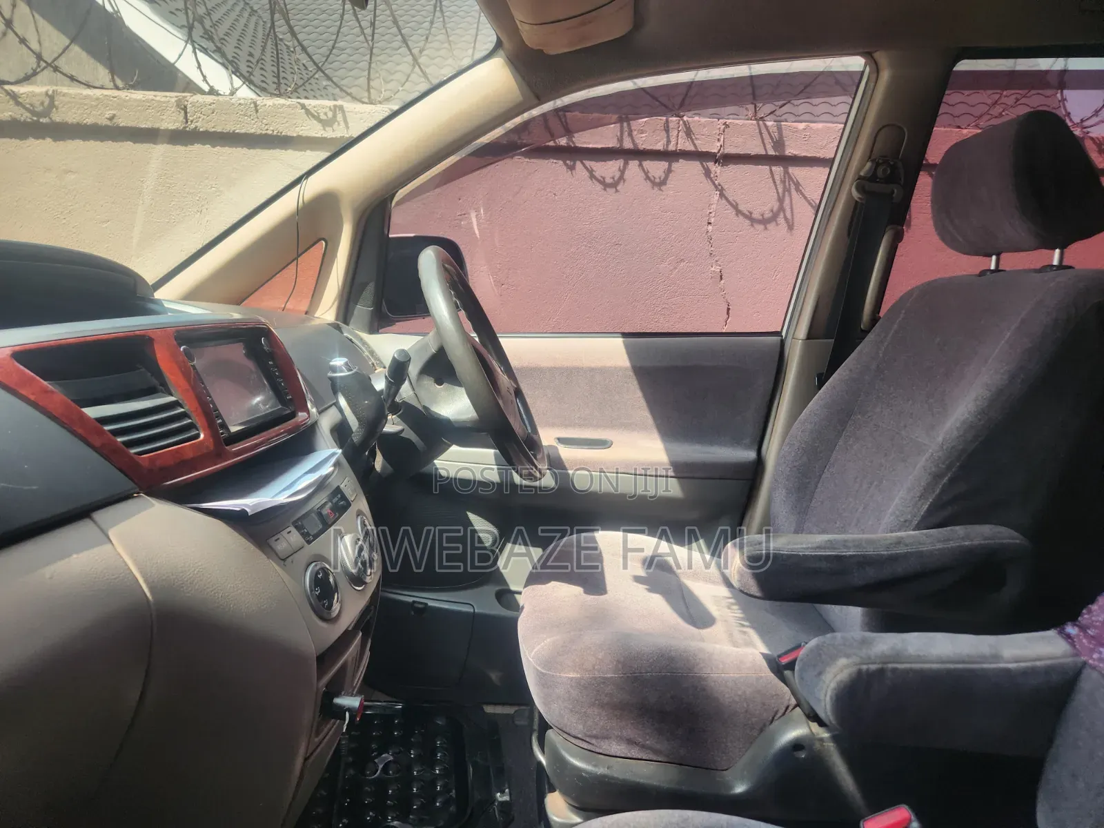 Toyota Noah 2004 White