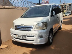 Toyota Noah 2004 White