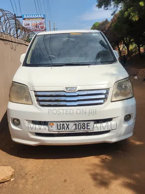 Toyota Noah 2004 White