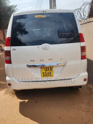 Toyota Noah 2004 White