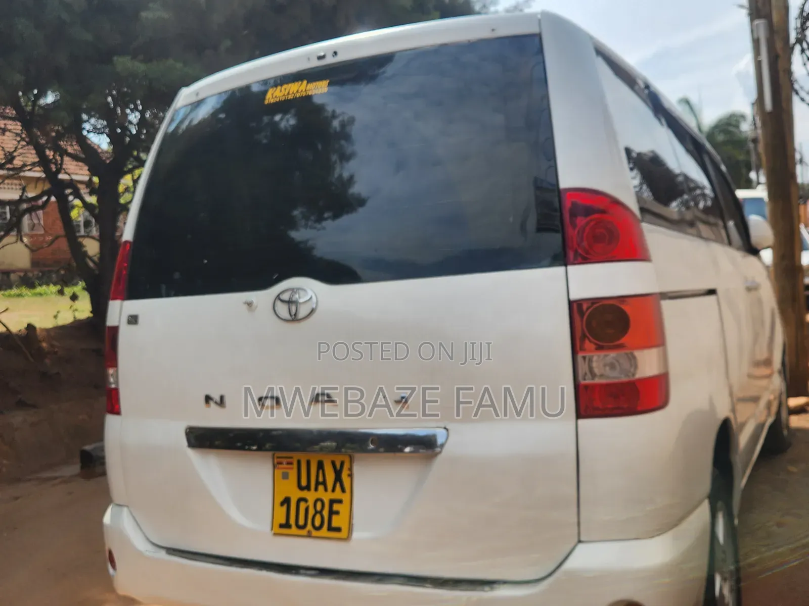 Toyota Noah 2004 White