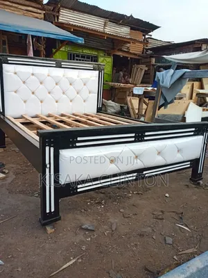 4*6 Bed in Black and White