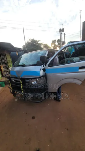 Toyota HiAce 2018 Grey