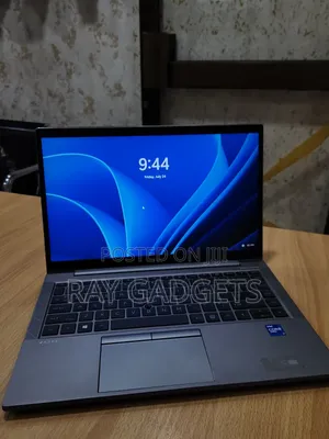 New Laptop HP ZBook Firefly G8 16GB Intel Core i7 SSD 512GB