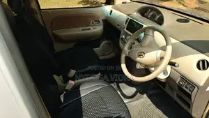 Toyota Sienta 2011 Silver