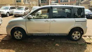 Toyota Sienta 2011 Silver
