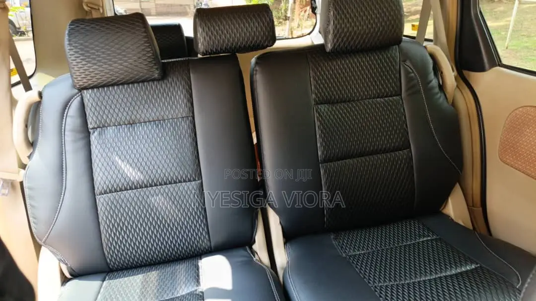 Toyota Sienta 2011 Silver