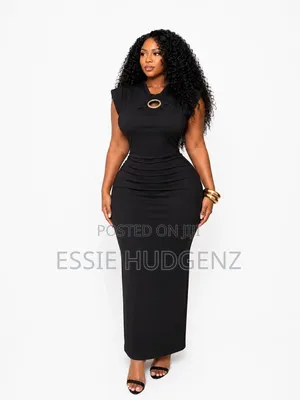 Dress With Distinctive Keyhole Detail at the Neckline.