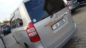 Toyota Noah 2012