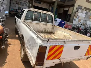 Nissan Hardbody 2003 White