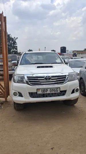 Toyota Hilux 2012 White