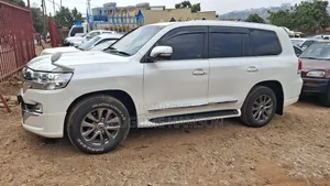 Toyota Land Cruiser 2012 White