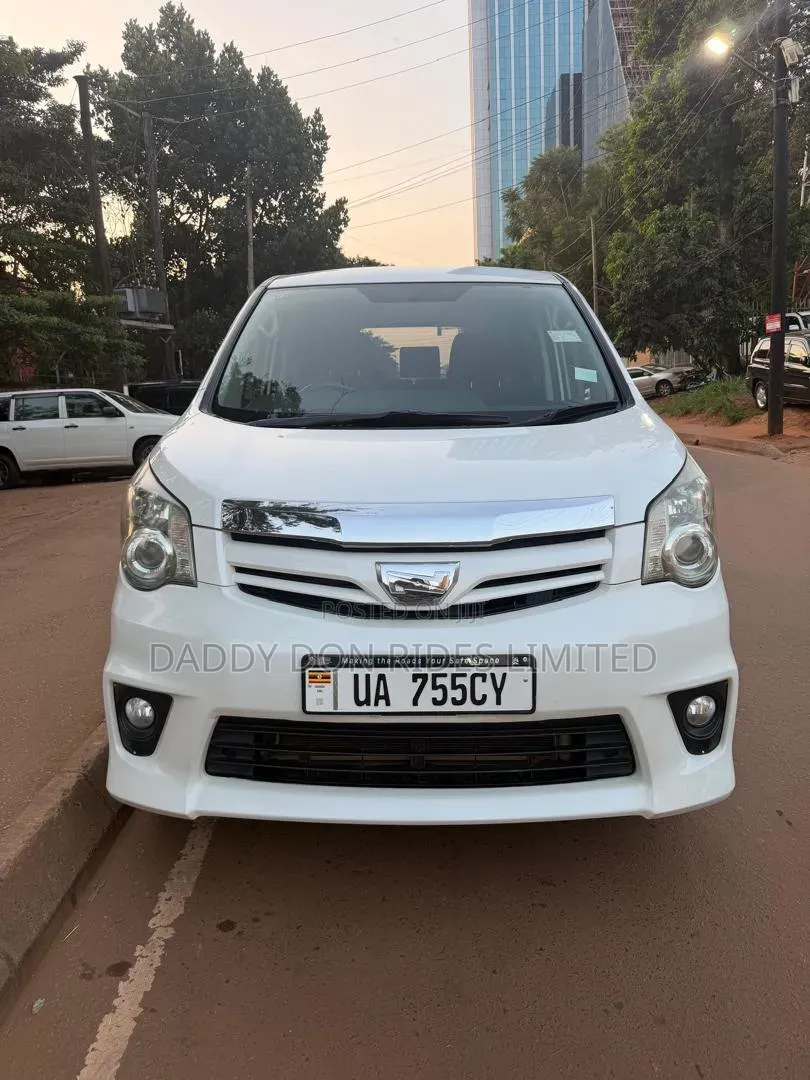 Toyota Noah 2011 White
