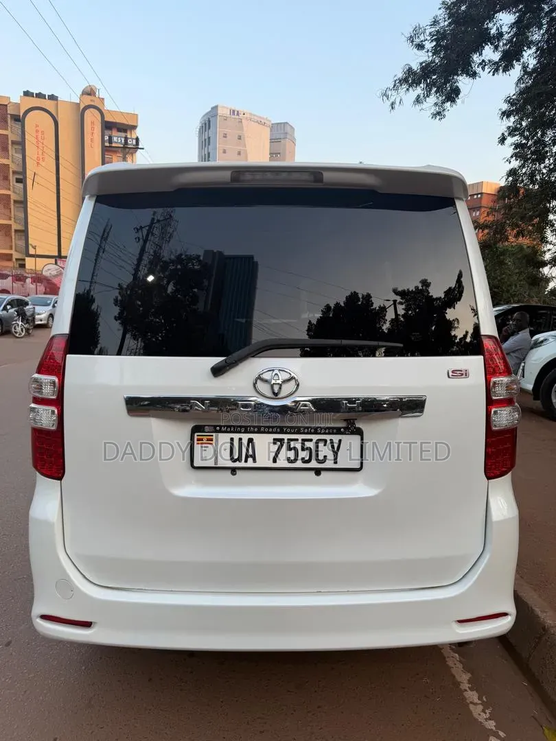 Toyota Noah 2011 White