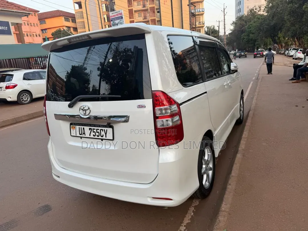 Toyota Noah 2011 White