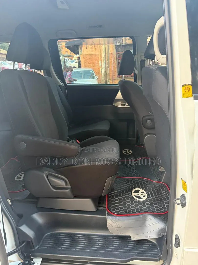 Toyota Noah 2011 White