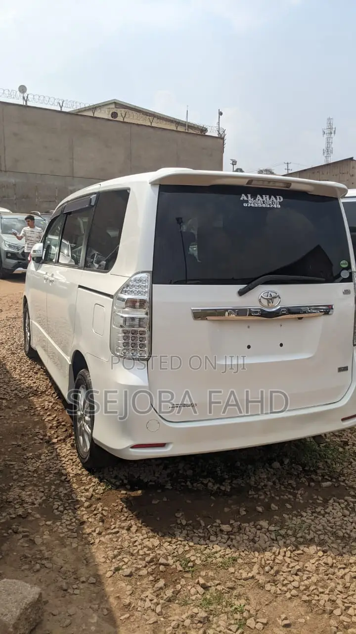 Toyota Harrier 2012 Gold