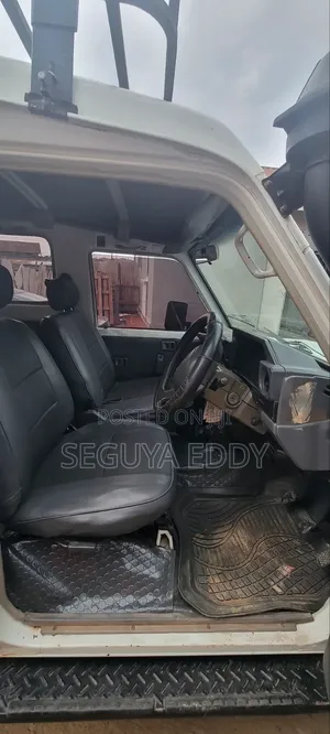 Toyota Land Cruiser 2005 White