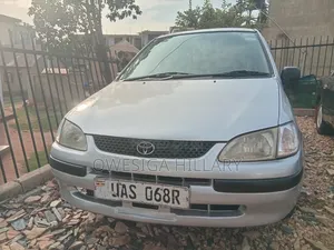 Toyota Corolla Spacio 2000 Silver