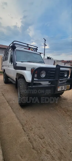 Toyota Land Cruiser 2005 White