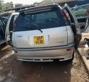 Toyota Raum 2000 Silver