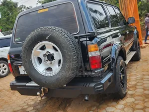 Toyota Land Cruiser 2000 Black