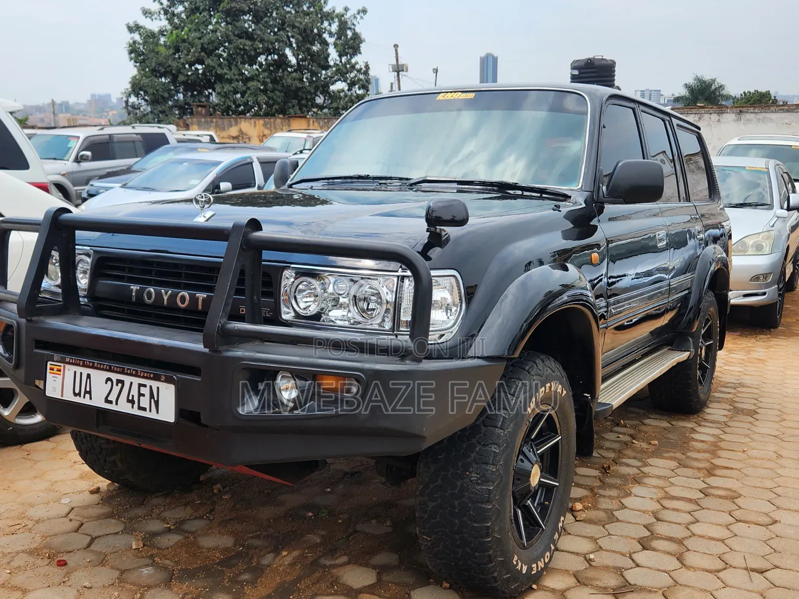 Toyota Land Cruiser 2000 Black