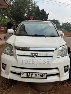 Toyota Noah 2005 Maroon