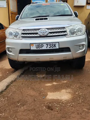 Toyota Fortuner 2010 Gold