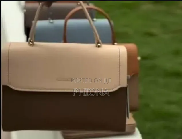 Chris Bella With a Small Purse