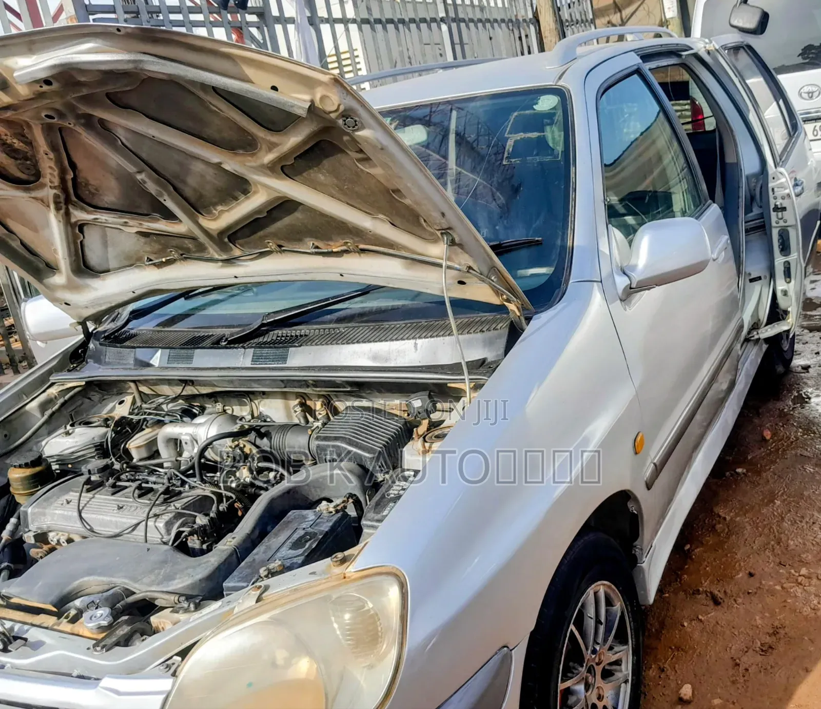 Toyota Raum 2000 Silver