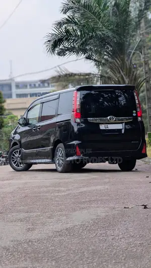Toyota Noah 2015 Black