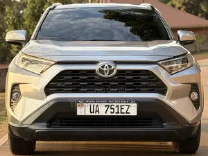 Toyota RAV4 XLE Premium FWD 2020 Silver
